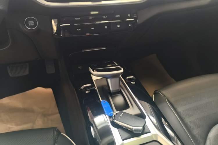 Used Kia K3 2024 1.5L CVT Comfort Plus Edition Gear Lever
