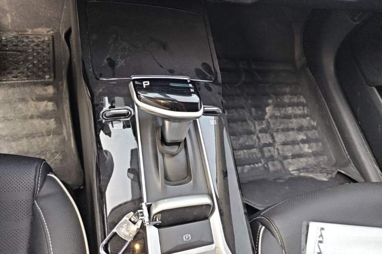 Used Kia K3 2024 1.5L CVT Comfort Plus Edition Gear Lever