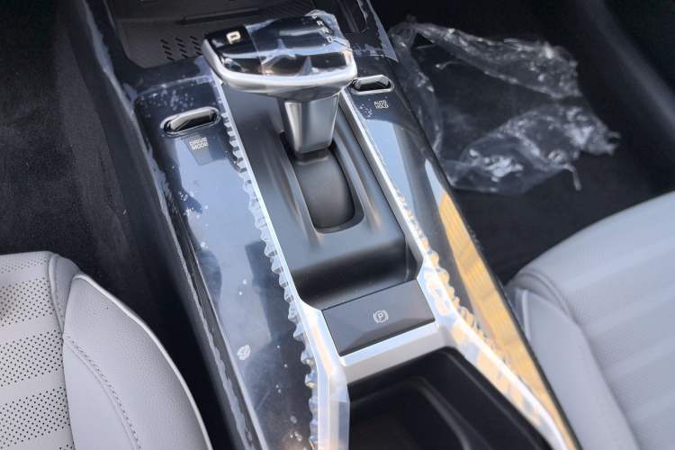 Used Kia K3 2024 1.5L CVT Luxury Smart Edition Gear Lever