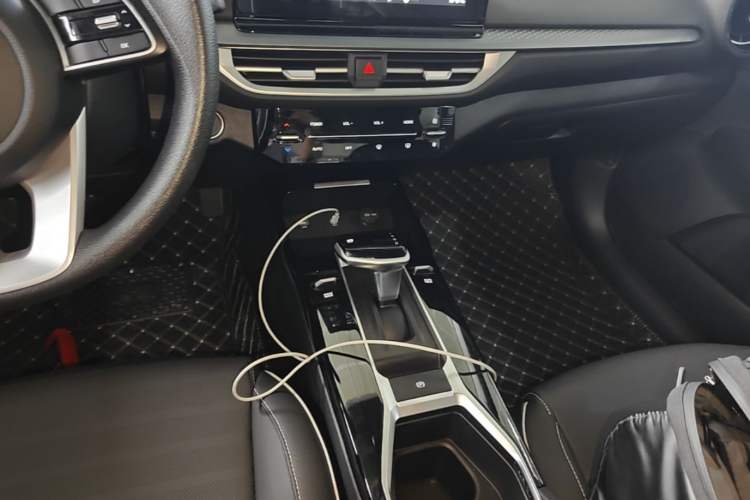 Used Kia K3 2024 1.5L CVT Comfort Plus Edition Gear Lever