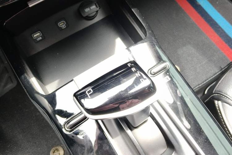 Used Kia K3 2024 1.5L CVT Comfort Plus Edition Gear Lever