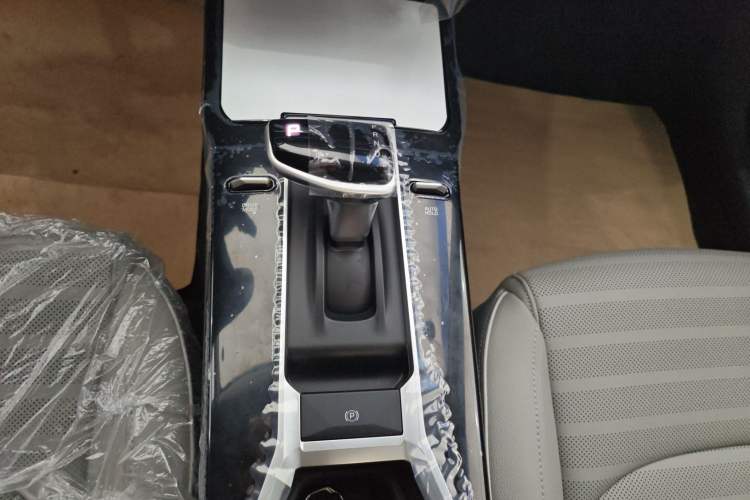 Used Kia K3 2024 1.5L CVT Luxury Smart Edition Gear Lever
