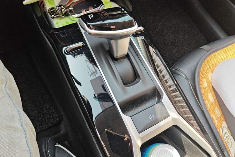 Used Kia K3 2024 1.5L CVT Comfort Plus Edition Gear Lever