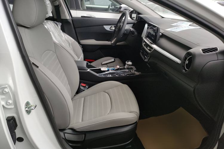 Used Kia K3 2024 1.5L CVT Luxury Smart Edition Right Front Seat