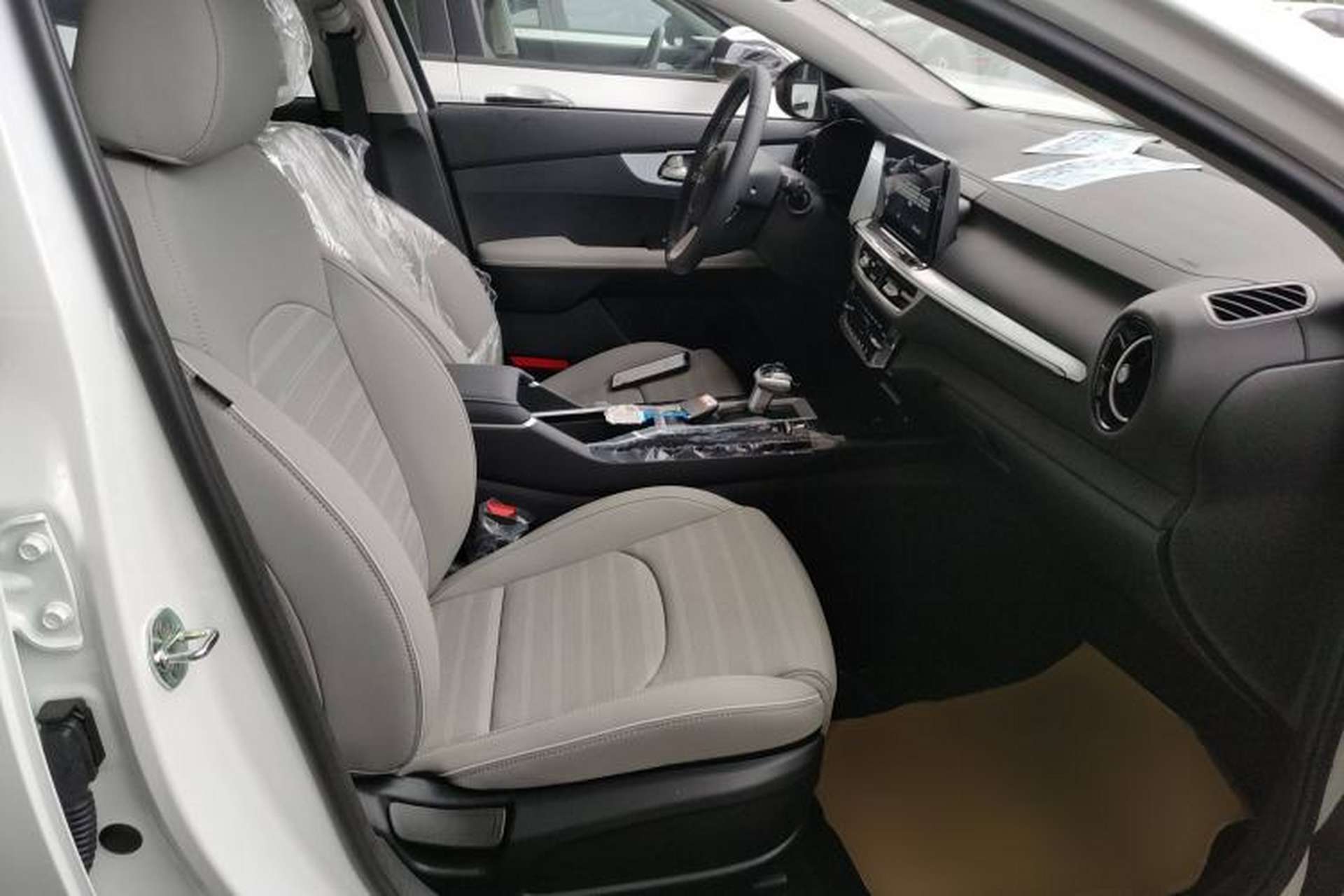 Used Kia K3 2024 1.5L CVT Luxury Smart Edition Right Front Seat