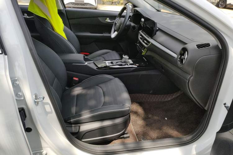 Used Kia K3 2024 1.5L CVT Comfort Plus Edition Right Front Seat