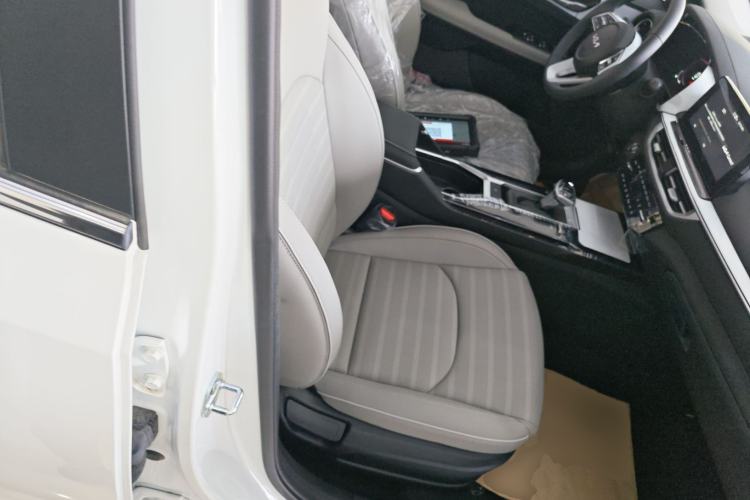 Used Kia K3 2024 1.5L CVT Luxury Smart Edition Right Front Seat