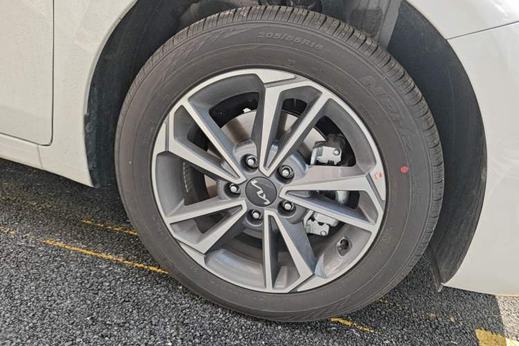 Used Kia K3 2024 1.5L CVT Comfort Plus Edition Right Front Wheel Hub