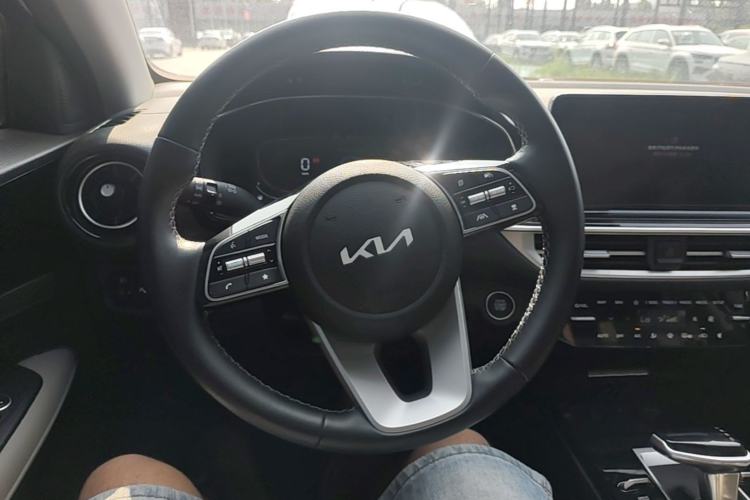 Used Kia K3 2024 1.5L CVT Luxury Smart Edition Steering Wheel
