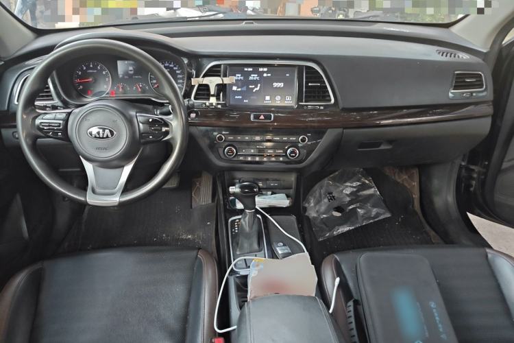 Used Kia K3 (Kai Shen) 2017 1.8L Automatic GLS Center Console