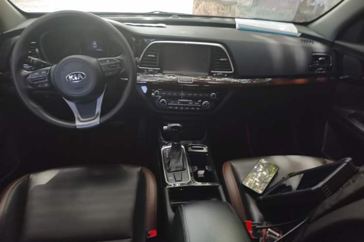 Used Kia K3 (Kai Shen) 2017 1.8L Automatic GLS Center Console