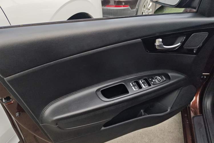 Used Kia K3 (Kai Shen) 2017 1.8L Automatic DLX Left Front Door Interior