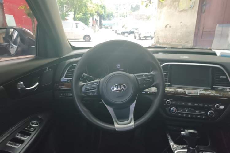 Used Kia K3 (Kai Shen) 2017 1.8L Automatic GLS Steering Wheel