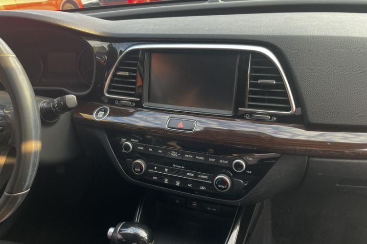 Used Kia K3 (Kai Shen) 2017 1.8L Automatic DLX Audio And AC Panel