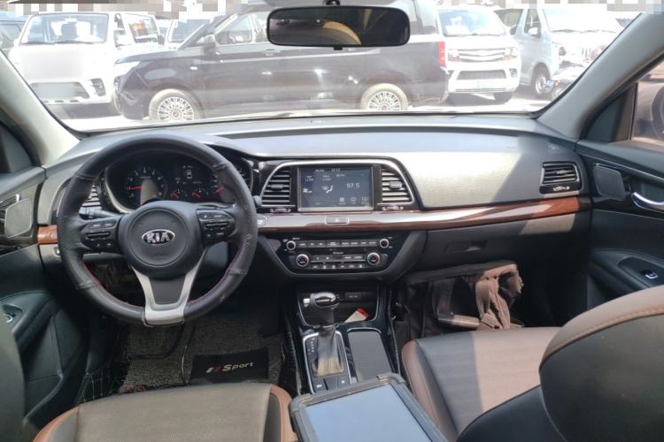 Used Kia K3 (Kai Shen) 2017 1.8L Automatic GLS Center Console