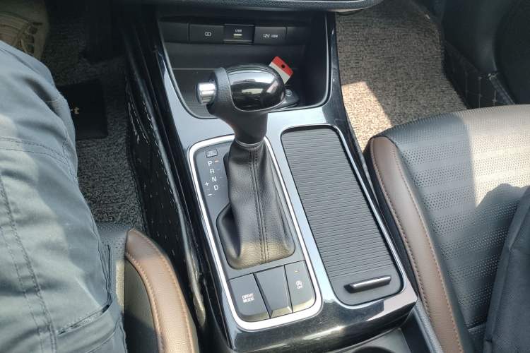 Used Kia K3 (Kai Shen) 2017 1.8L Automatic GLS Gear Lever