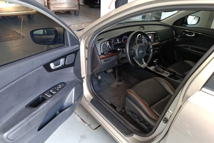 Used Kia K3 (Kai Shen) 2017 1.8L Automatic DLX Interior 3