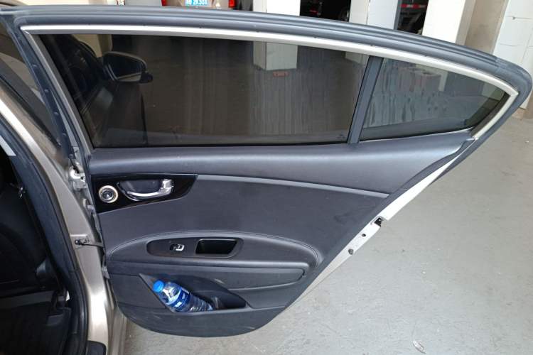 Used Kia K3 (Kai Shen) 2017 1.8L Automatic DLX Interior 6