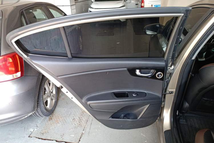 Used Kia K3 (Kai Shen) 2017 1.8L Automatic DLX Interior 8