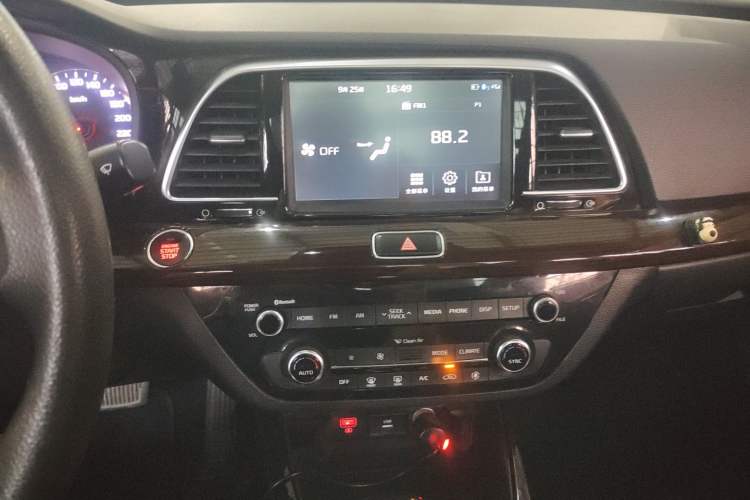 Used Kia K3 (Kai Shen) 2017 1.8L Automatic GLS Audio And AC Panel