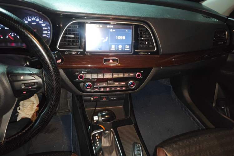 Used Kia K3 (Kai Shen) 2017 1.8L Automatic GLS Audio And AC Panel