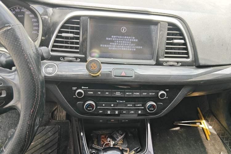 Used Kia K3 (Kai Shen) 2017 1.6T Automatic GLS Audio And AC Panel