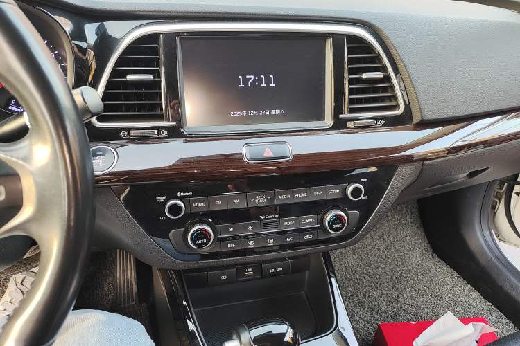 Used Kia K3 (Kai Shen) 2017 1.8L Automatic DLX Audio And AC Panel