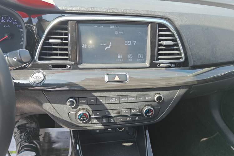 Used Kia K3 (Kai Shen) 2017 1.6T Automatic GLS Audio And AC Panel