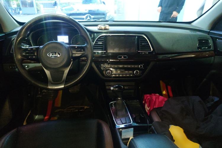 Used Kia K3 (Kai Shen) 2017 1.8L Automatic GLS Center Console