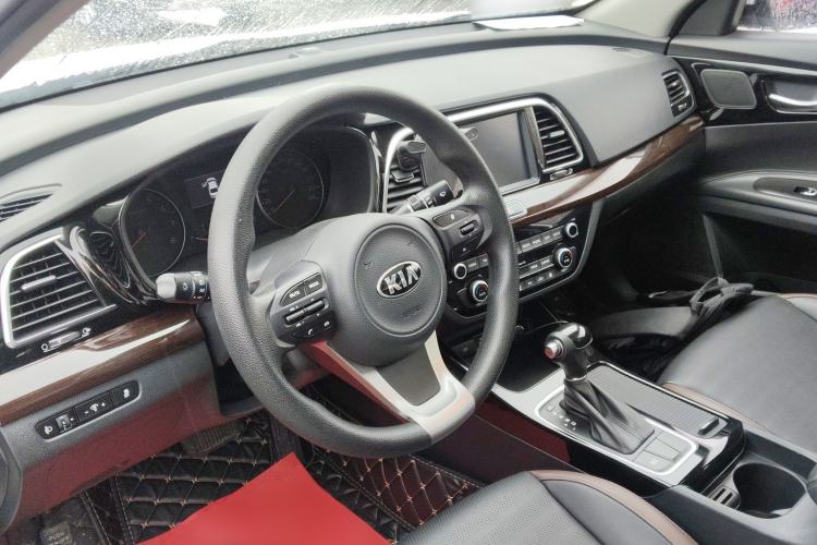 Used Kia K3 (Kai Shen) 2017 1.8L Automatic GLS Center Console