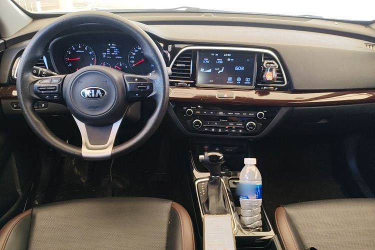 Used Kia K3 (Kai Shen) 2017 1.8L Automatic GLS Center Console