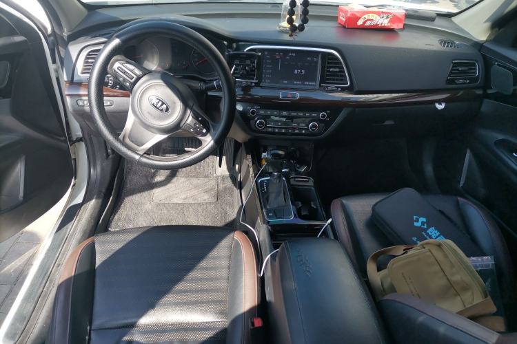 Used Kia K3 (Kai Shen) 2017 1.8L Automatic GLS Center Console