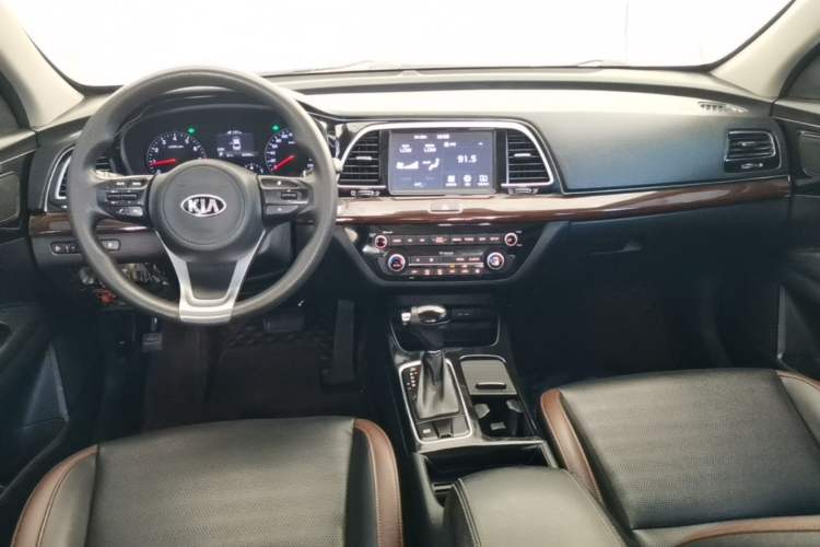 Used Kia K3 (Kai Shen) 2017 1.8L Automatic GLS Center Console
