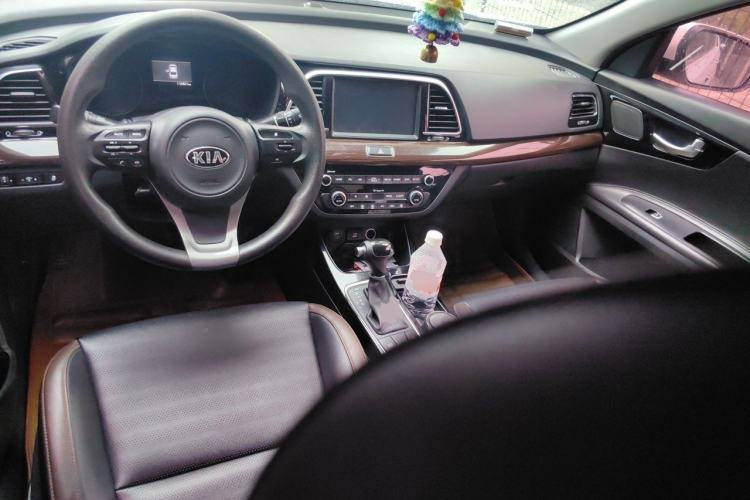 Used Kia K3 (Kai Shen) 2017 1.8L Automatic GLS Center Console