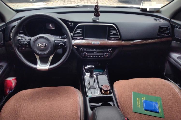 Used Kia K3 (Kai Shen) 2017 1.8L Automatic GLS Center Console