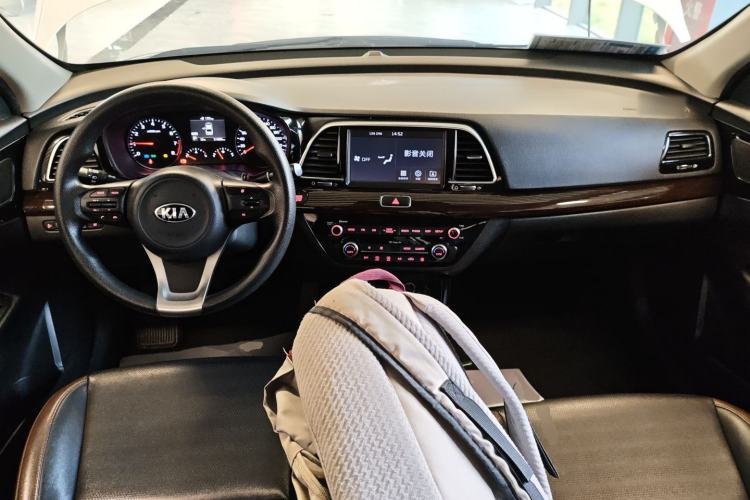 Used Kia K3 (Kai Shen) 2017 1.8L Automatic GLS Center Console