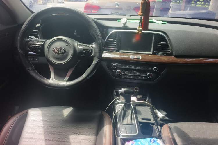 Used Kia K3 (Kai Shen) 2017 1.8L Automatic GLS Center Console