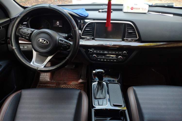 Used Kia K3 (Kai Shen) 2017 1.8L Automatic GLS Center Console