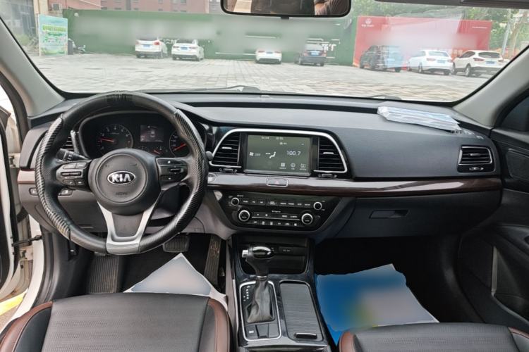 Used Kia K3 (Kai Shen) 2017 1.8L Automatic GLS Center Console
