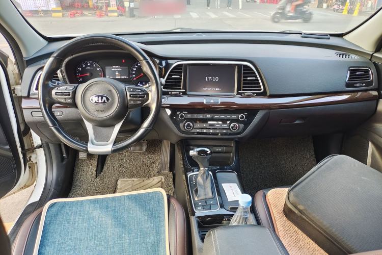 Used Kia K3 (Kai Shen) 2017 1.8L Automatic DLX Center Console