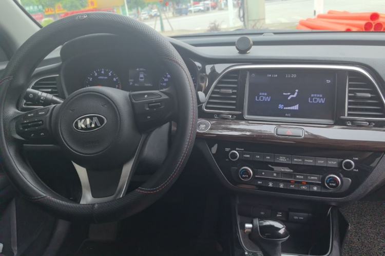 Used Kia K3 (Kai Shen) 2017 1.8L Automatic GLS Center Console