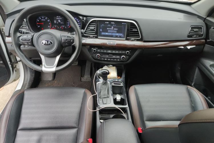 Used Kia K3 (Kai Shen) 2017 1.8L Automatic GLS Center Console