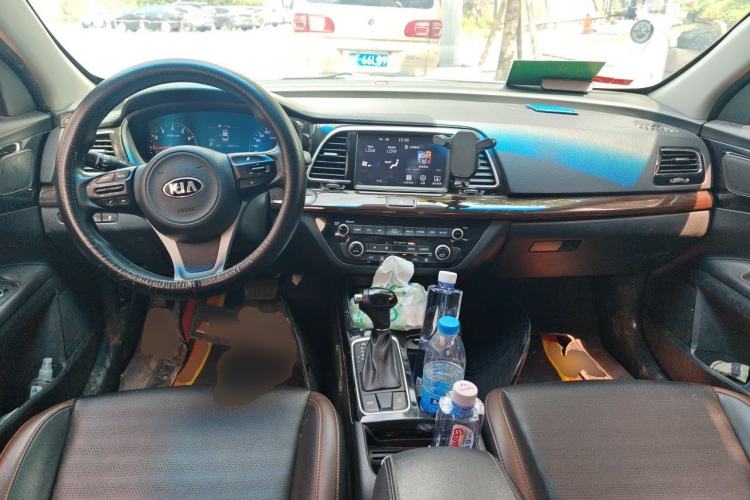 Used Kia K3 (Kai Shen) 2017 1.8L Automatic GLS Center Console