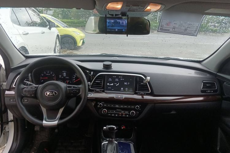 Used Kia K3 (Kai Shen) 2017 1.8L Automatic GLS Center Console