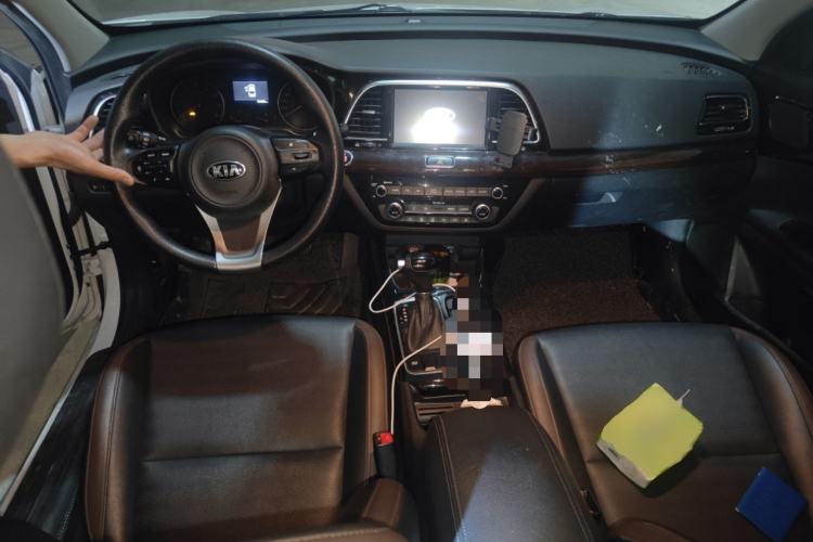 Used Kia K3 (Kai Shen) 2017 1.8L Automatic GLS Center Console