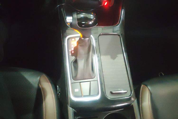 Used Kia K3 (Kai Shen) 2017 1.8L Automatic GLS Gear Lever