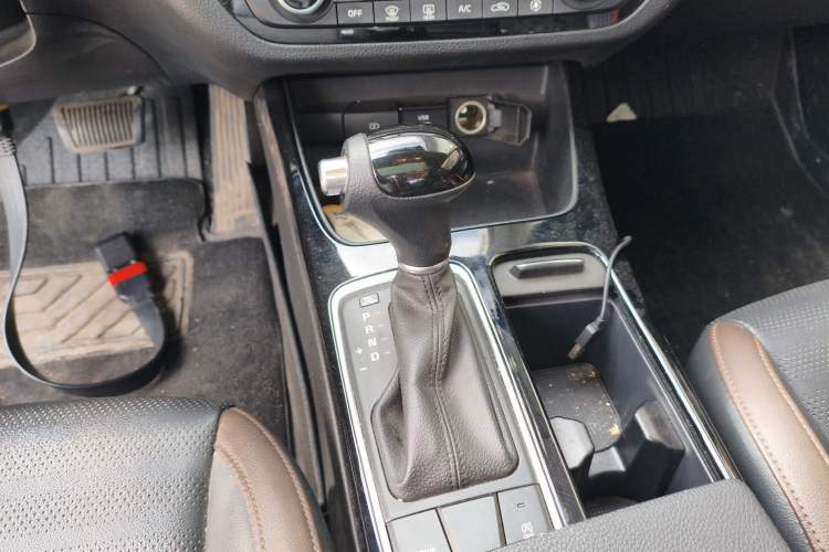Used Kia K3 (Kai Shen) 2017 1.8L Automatic GLS Gear Lever