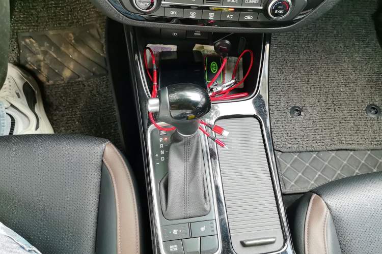Used Kia K3 (Kai Shen) 2017 1.8L Automatic DLX Gear Lever