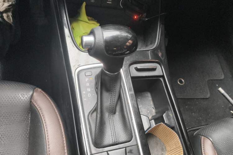Used Kia K3 (Kai Shen) 2017 1.8L Automatic GLS Gear Lever