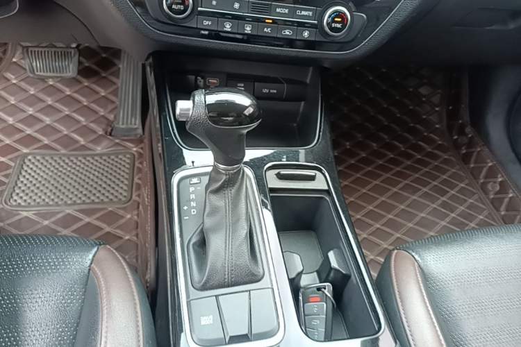 Used Kia K3 (Kai Shen) 2017 1.8L Automatic GLS Gear Lever